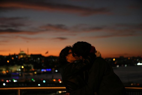 How can tourists explore the hidden historical gems of Chester without overspending?